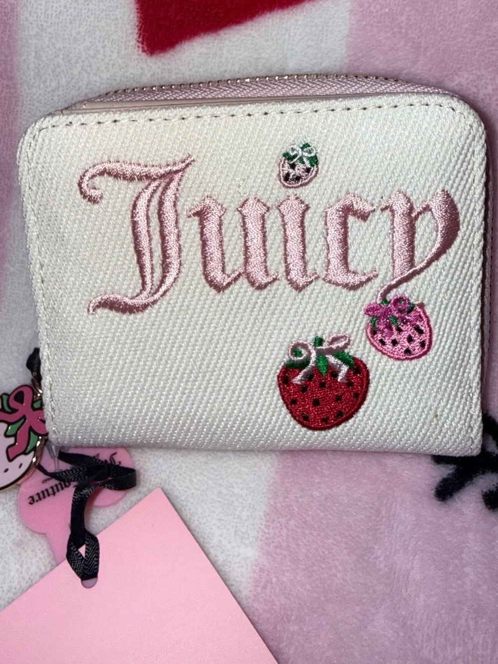 NWT Juicy Couture Berry Sweet  Cream and Pink Strawberry Zip Card Holder